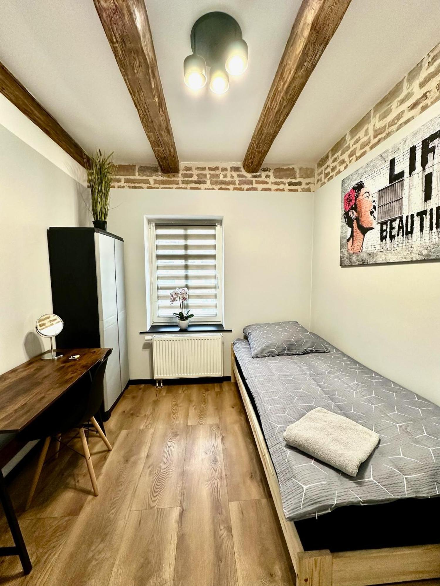Marianowka Apartment Legnica Bagian luar foto