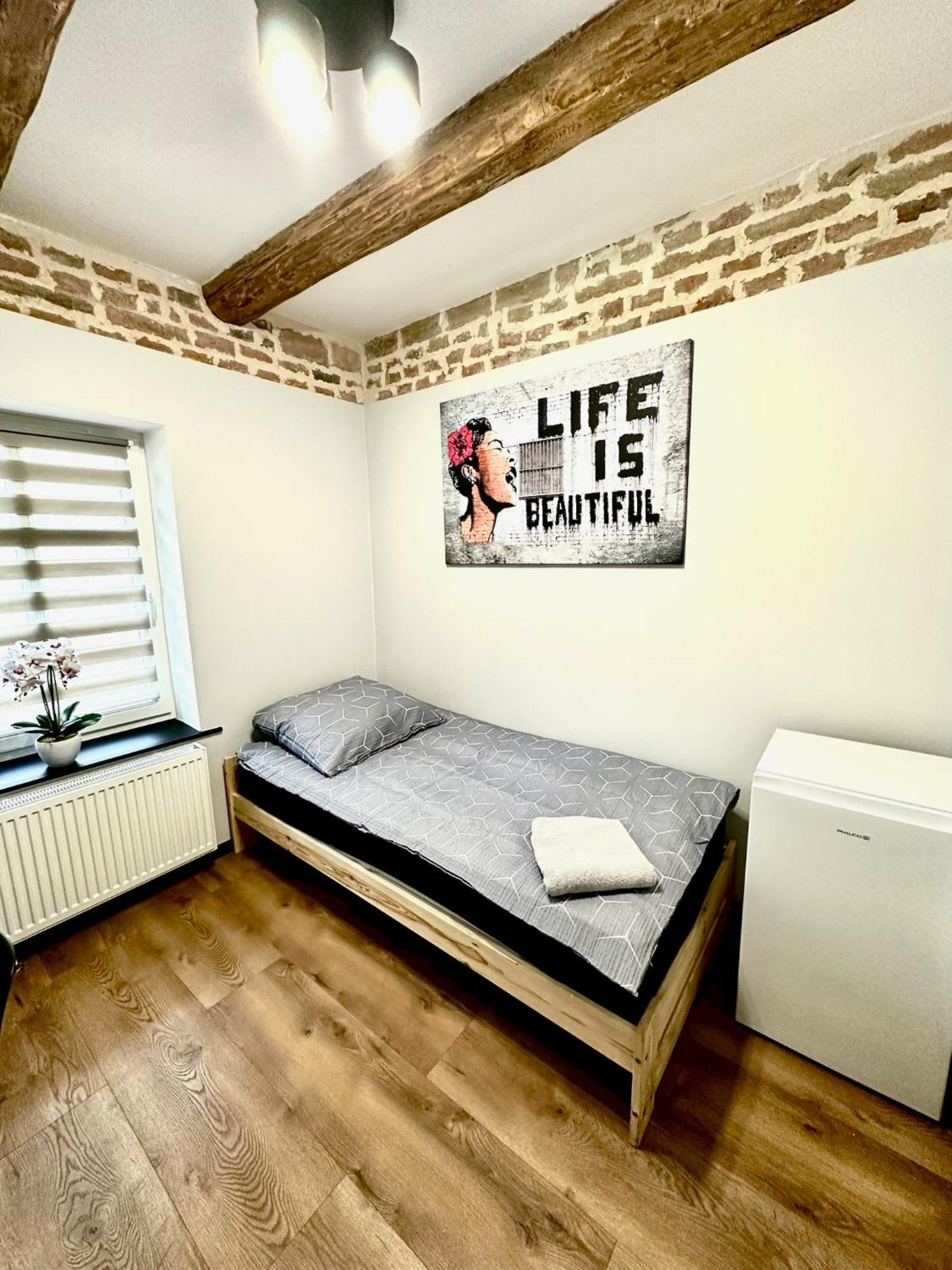 Marianowka Apartment Legnica Bagian luar foto