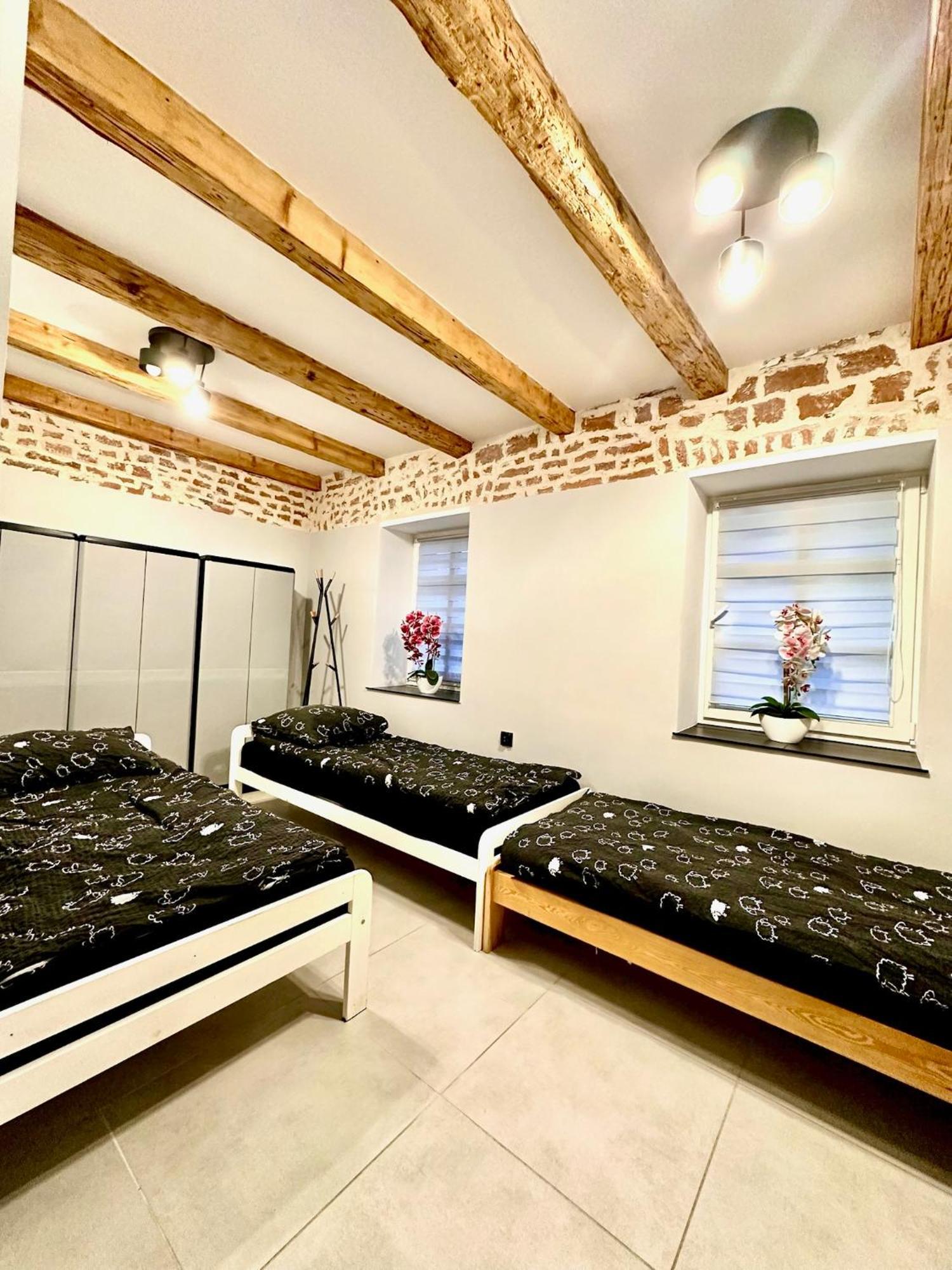 Marianowka Apartment Legnica Bagian luar foto